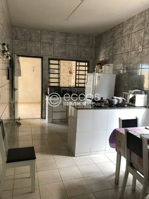 Foto 1 de Casa com 2 Quartos à venda, 200m² em Laranjeiras, Uberlândia