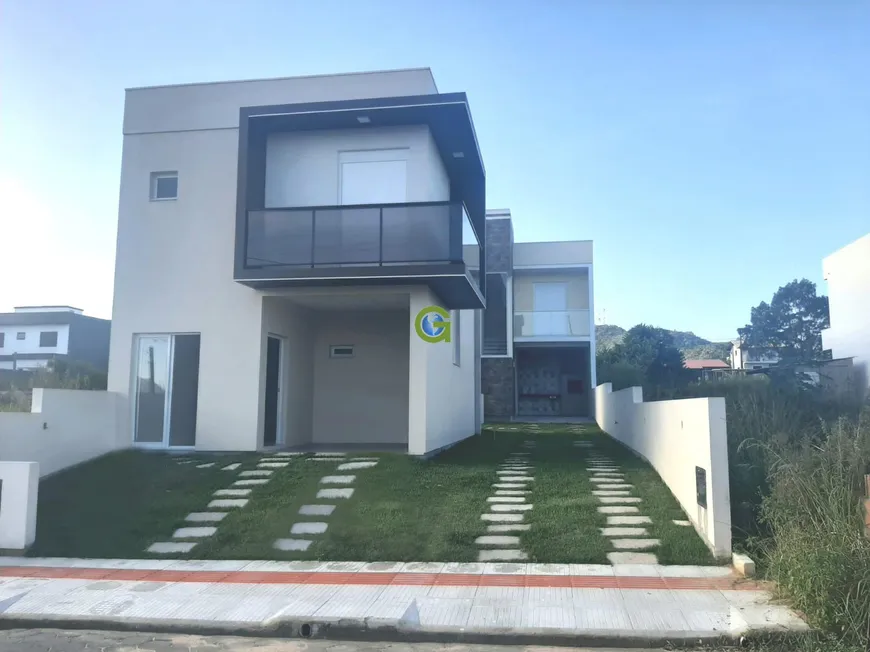 Foto 1 de Sobrado com 3 Quartos à venda, 120m² em Ambrósio, Garopaba