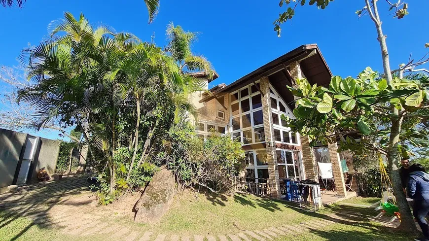 Foto 1 de Casa com 2 Quartos à venda, 80m² em Praia do Rosa, Imbituba