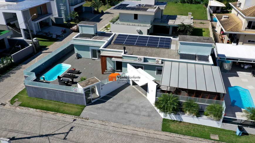 Foto 1 de Casa de Condomínio com 3 Quartos à venda, 227m² em Ingleses do Rio Vermelho, Florianópolis