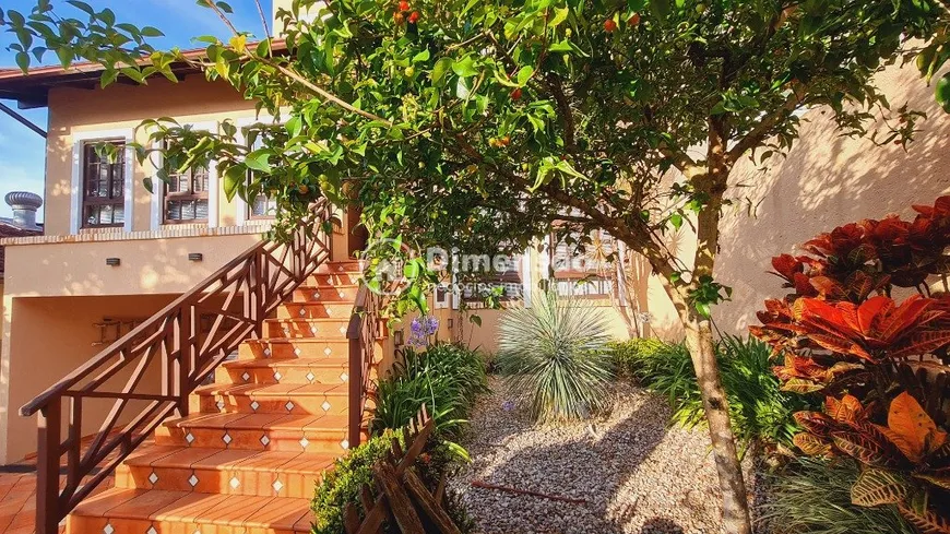 Foto 1 de Casa com 3 Quartos à venda, 278m² em Pantanal, Florianópolis