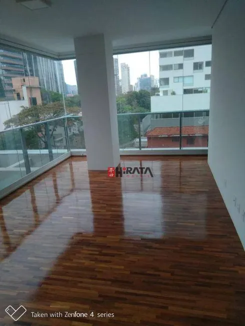 Foto 1 de Apartamento com 3 Quartos para alugar, 181m² em Itaim Bibi, São Paulo