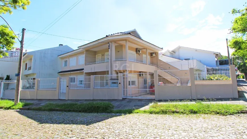 Foto 1 de Casa com 2 Quartos à venda, 115m² em Vila Ipiranga, Porto Alegre