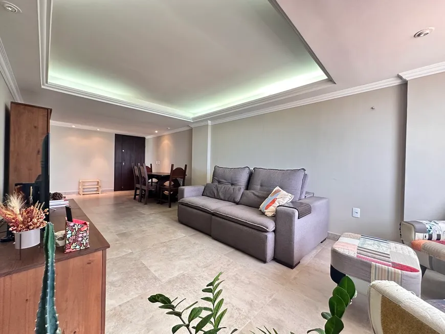 Foto 1 de Apartamento com 2 Quartos para alugar, 72m² em Areia Preta, Natal