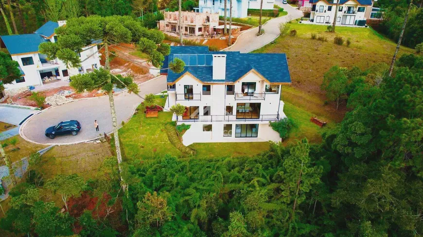 Foto 1 de Casa de Condomínio com 4 Quartos à venda, 256m² em Alto da Boa Vista, Campos do Jordão