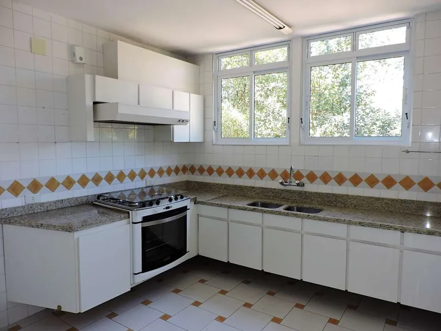 Foto 1 de Casa de Condomínio com 6 Quartos para venda ou aluguel, 550m² em Parque Primavera, Carapicuíba