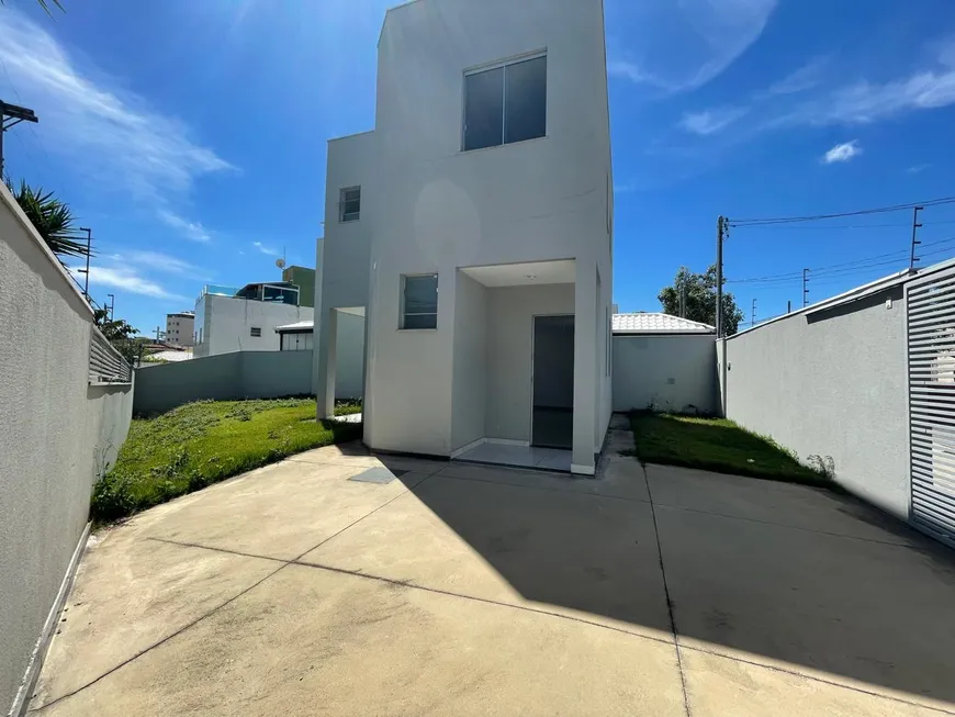 Foto 1 de Casa com 3 Quartos à venda, 160m² em Santa Mônica, Belo Horizonte