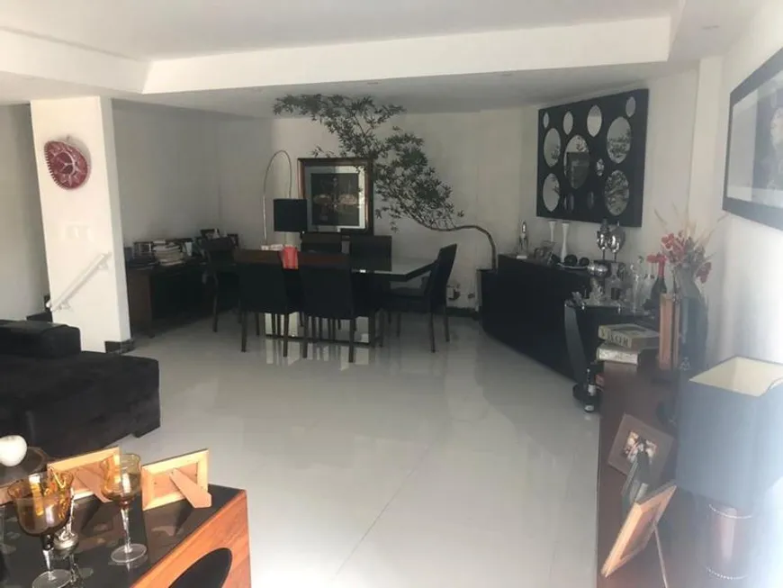 Foto 1 de Casa com 4 Quartos à venda, 450m² em Itaipu, Niterói