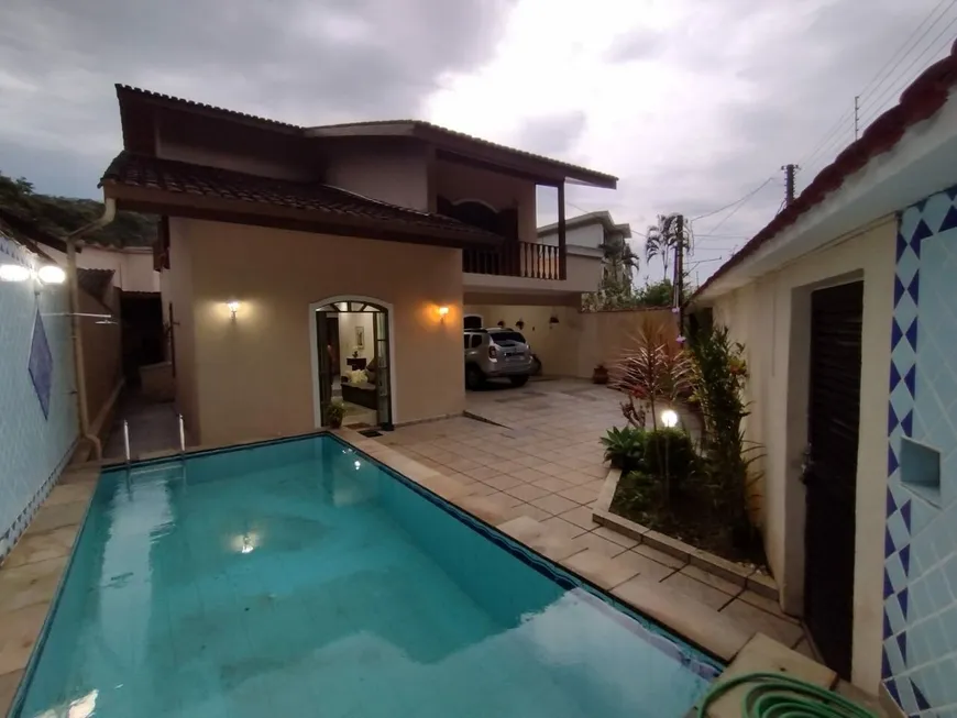 Foto 1 de Casa com 4 Quartos à venda, 304m² em Pitangueiras, Guarujá