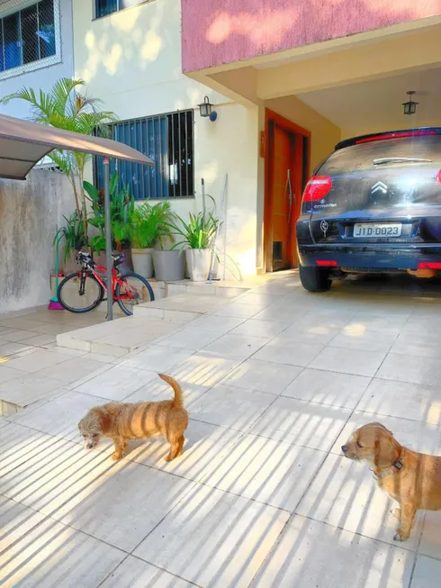 Foto 1 de Sobrado com 5 Quartos à venda, 180m² em Setor Jaó, Goiânia