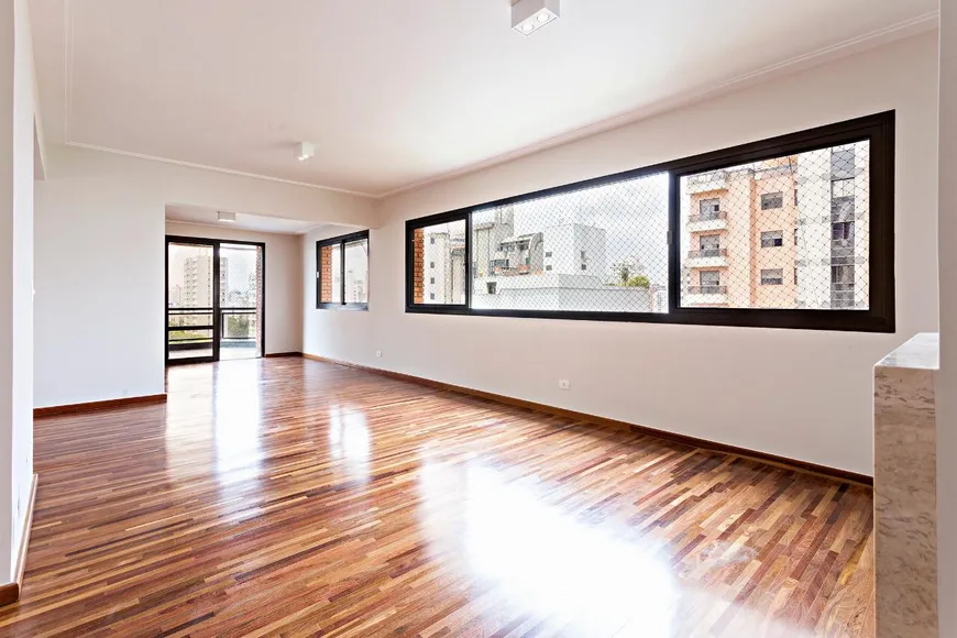 Foto 1 de Apartamento com 3 Quartos à venda, 210m² em Brooklin, São Paulo
