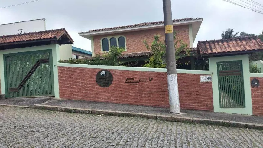 Foto 1 de Sobrado com 4 Quartos à venda, 468m² em Centro Alto, Ribeirão Pires