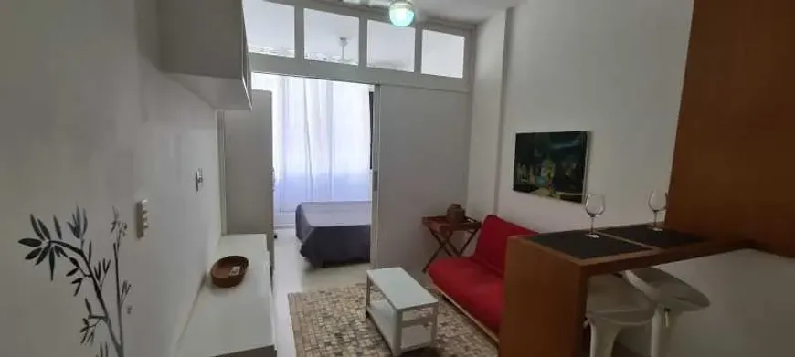 Foto 1 de Kitnet com 1 Quarto à venda, 32m² em Copacabana, Rio de Janeiro