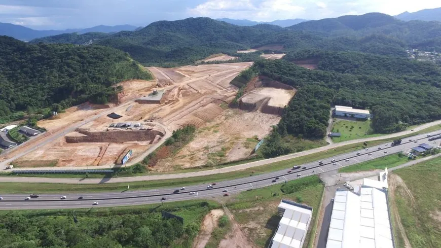 Foto 1 de Lote/Terreno à venda, 50317m² em Várzea do Ranchinho, Camboriú