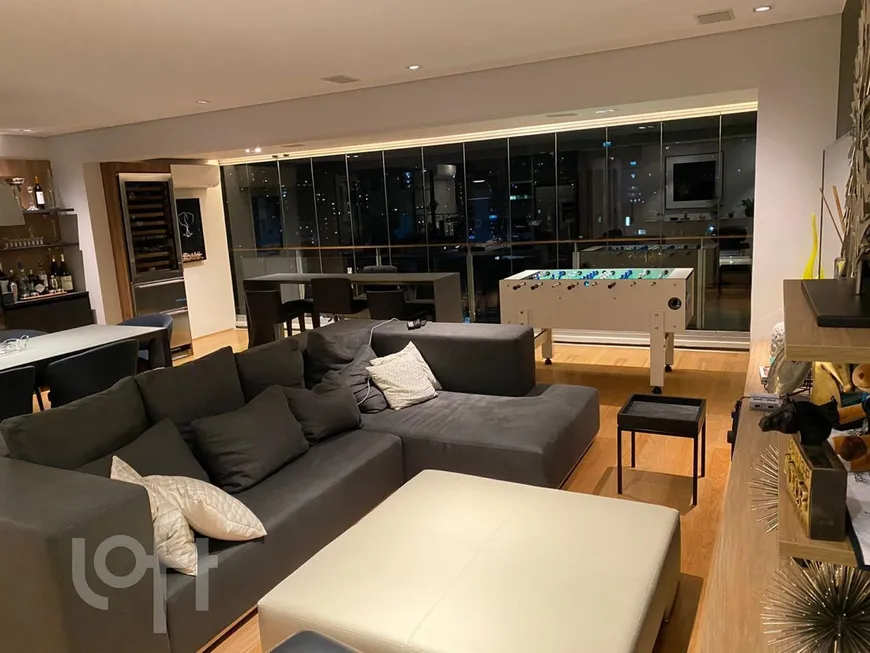 Foto 1 de Apartamento com 2 Quartos à venda, 160m² em Moema, São Paulo