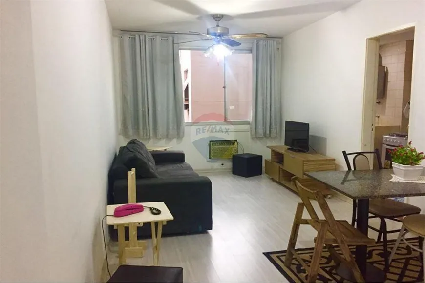 Foto 1 de Apartamento com 1 Quarto à venda, 51m² em Centro, Rio de Janeiro