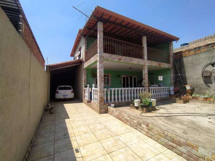 Foto 1 de Casa com 4 Quartos à venda, 200m² em Pedra Azul, Contagem