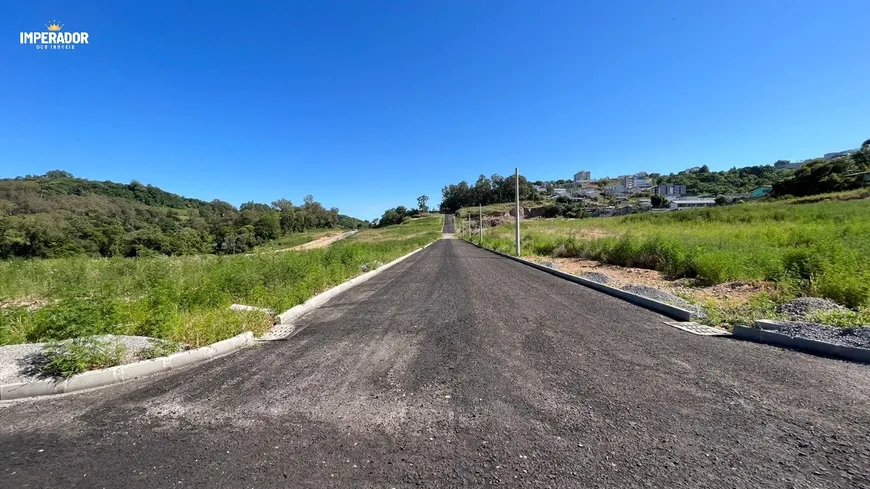 Foto 1 de Lote/Terreno à venda, 305m² em Nossa Sra. das Graças, Caxias do Sul