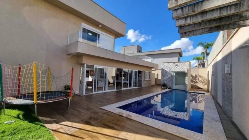 Foto 1 de Casa com 4 Quartos à venda, 356m² em Jardins Lisboa, Goiânia