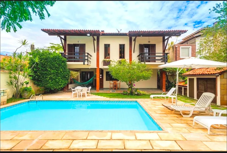 Foto 1 de Casa com 3 Quartos à venda, 490m² em Camboinhas, Niterói