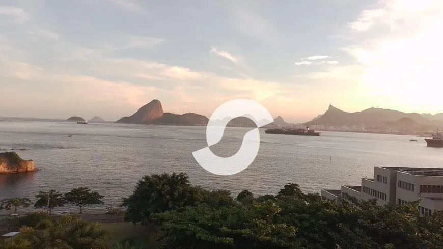 Foto 1 de Apartamento com 4 Quartos à venda, 301m² em Boa Viagem, Niterói