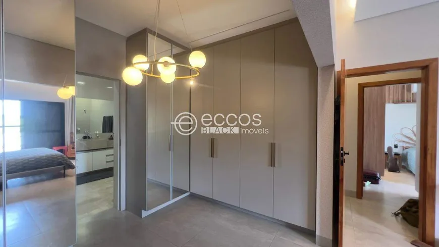 Foto 1 de Casa de Condomínio com 3 Quartos à venda, 280m² em Shopping Park, Uberlândia