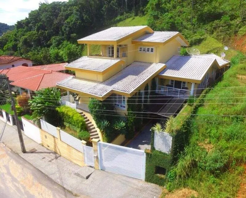 Foto 1 de Casa com 3 Quartos à venda, 260m² em Primeiro de Maio, Brusque