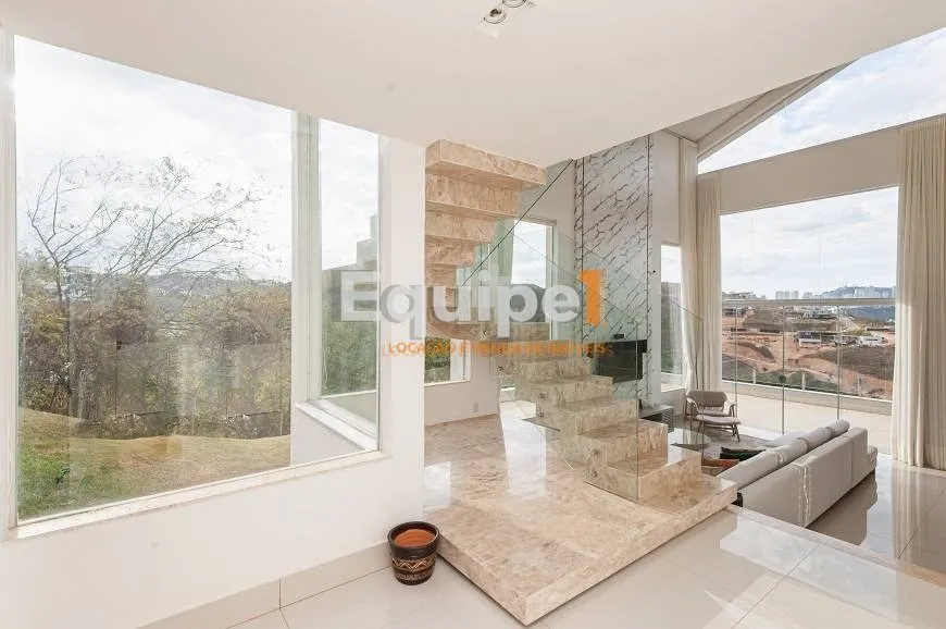 Foto 1 de Casa com 4 Quartos para venda ou aluguel, 450m² em Vila  Alpina, Nova Lima