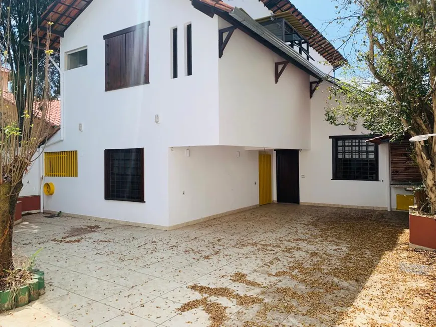 Foto 1 de Casa com 5 Quartos à venda, 235m² em Santa Amélia, Belo Horizonte