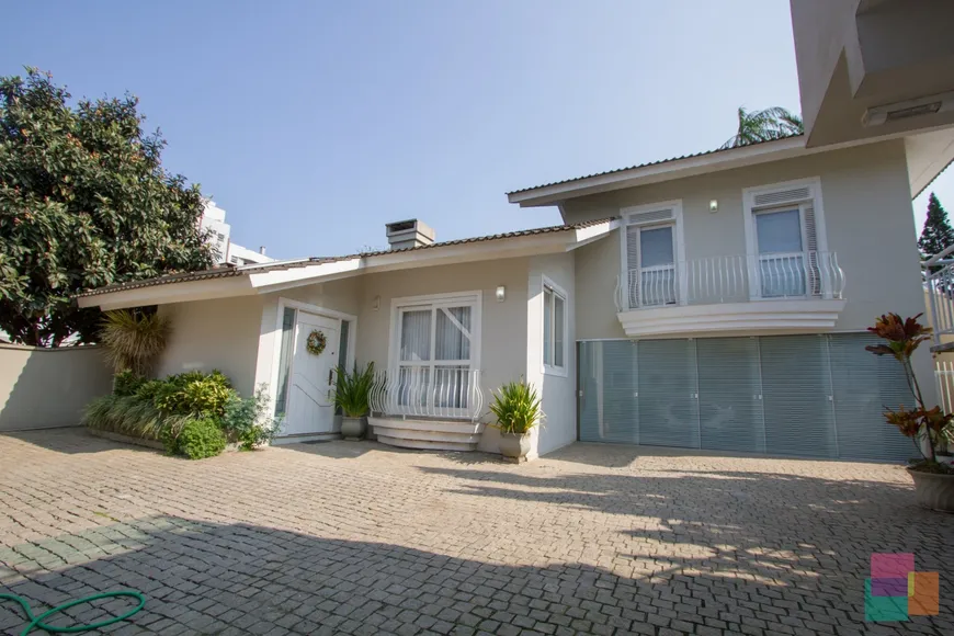 Foto 1 de Casa com 4 Quartos à venda, 420m² em Anita Garibaldi, Joinville