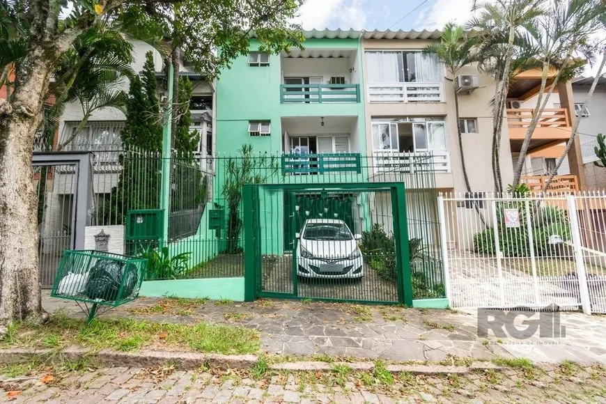 Foto 1 de Casa com 3 Quartos à venda, 220m² em Jardim Itú Sabará, Porto Alegre