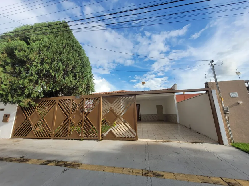 Foto 1 de Casa com 4 Quartos à venda, 201m² em Jardim América, Goiânia