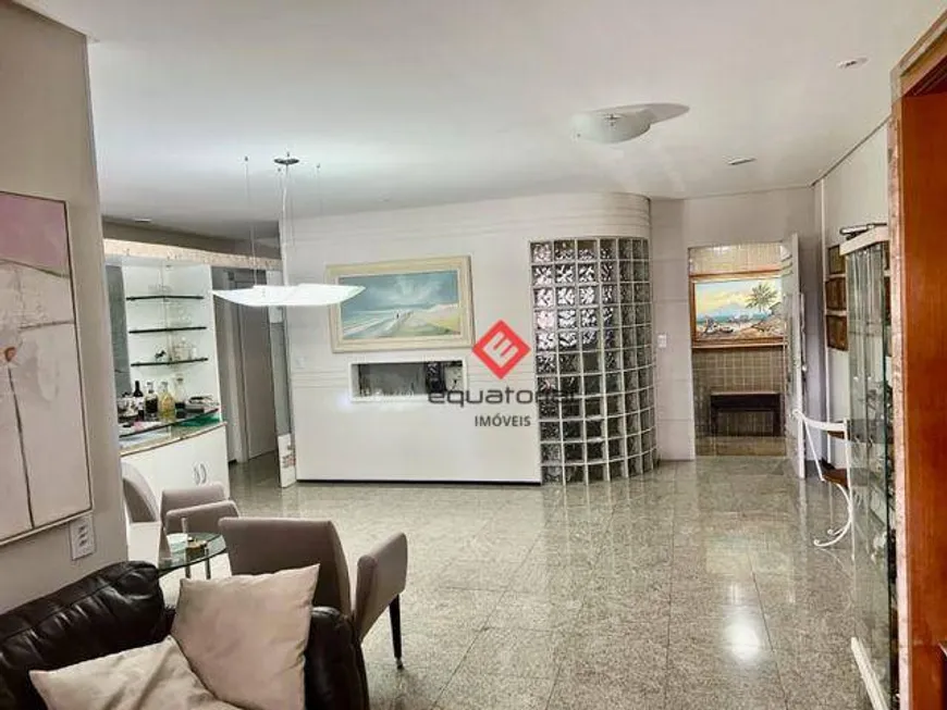 Foto 1 de Apartamento com 4 Quartos à venda, 210m² em Meireles, Fortaleza