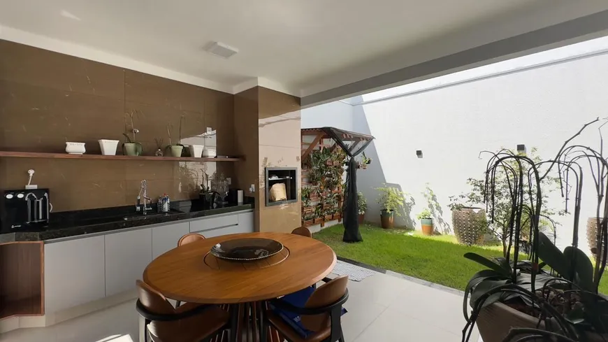 Foto 1 de Casa com 3 Quartos à venda, 155m² em Alto Umuarama, Uberlândia