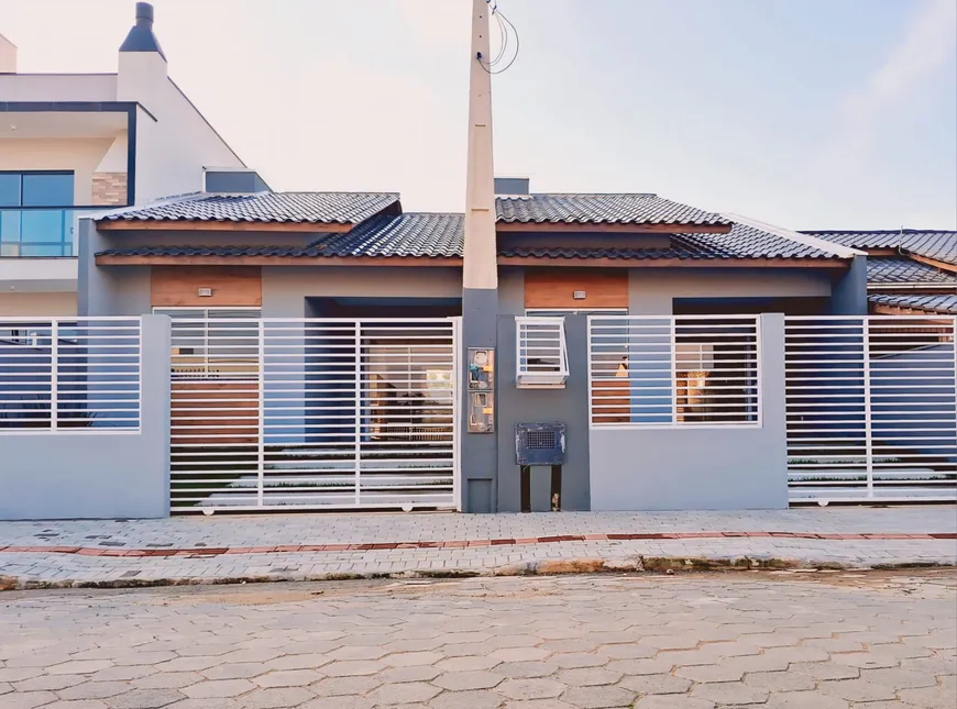 Foto 1 de Casa com 2 Quartos à venda, 75m² em Itacolomi, Balneário Piçarras