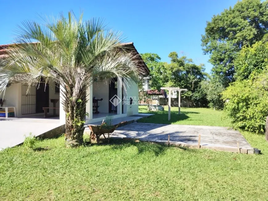 Foto 1 de Casa com 2 Quartos para alugar, 100m² em Campeche, Florianópolis