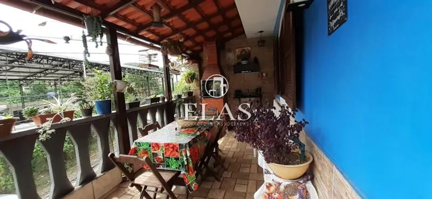 Foto 1 de Casa com 5 Quartos à venda, 220m² em Mosela, Petrópolis