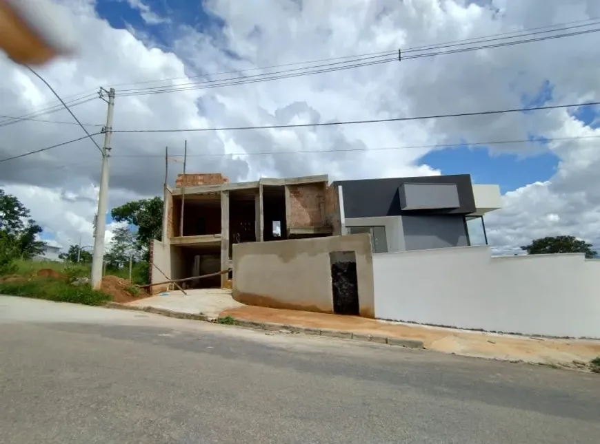 Foto 1 de Casa com 3 Quartos à venda, 145m² em Teixeirinha, Betim