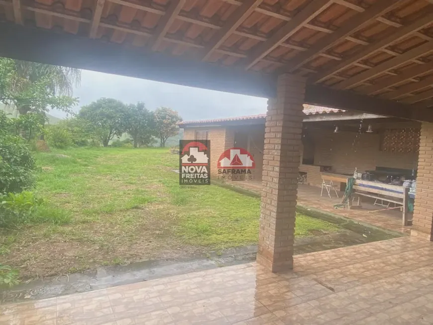 Foto 1 de Fazenda/Sítio com 5 Quartos à venda, 190m² em , Jambeiro