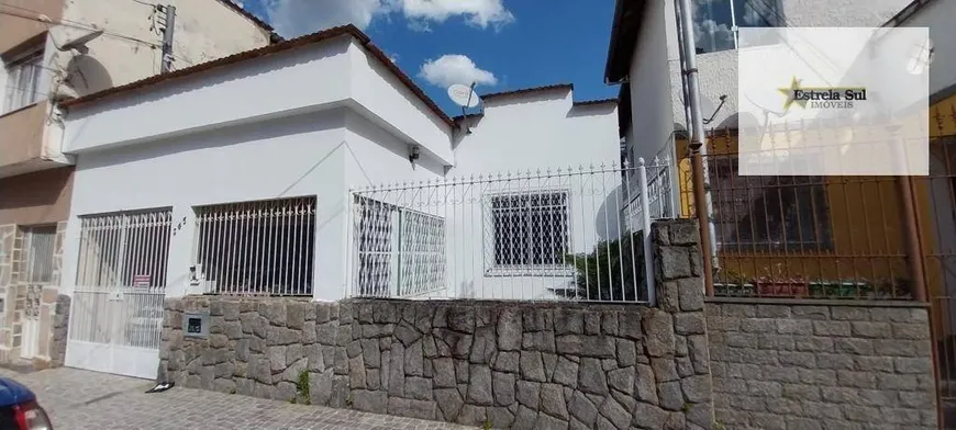 Foto 1 de Casa com 3 Quartos à venda, 200m² em São Mateus, Juiz de Fora