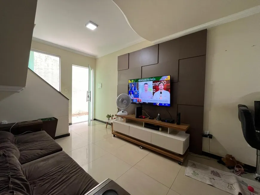 Foto 1 de Casa com 2 Quartos à venda, 60m² em Santa Mônica, Belo Horizonte