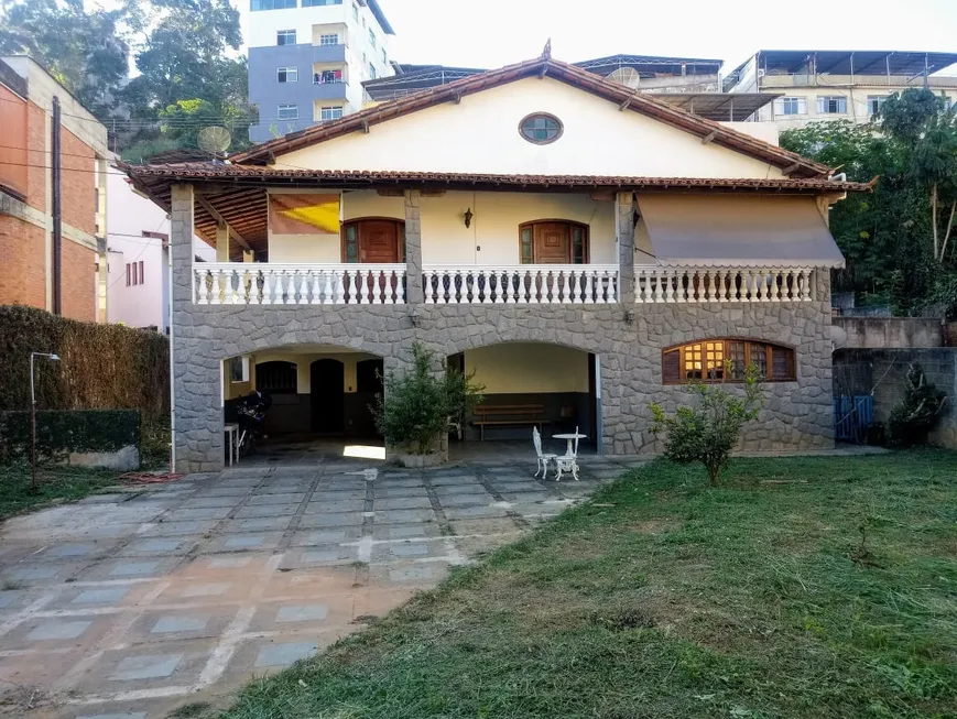 Foto 1 de Casa com 3 Quartos à venda, 550m² em Lourdes, Viçosa