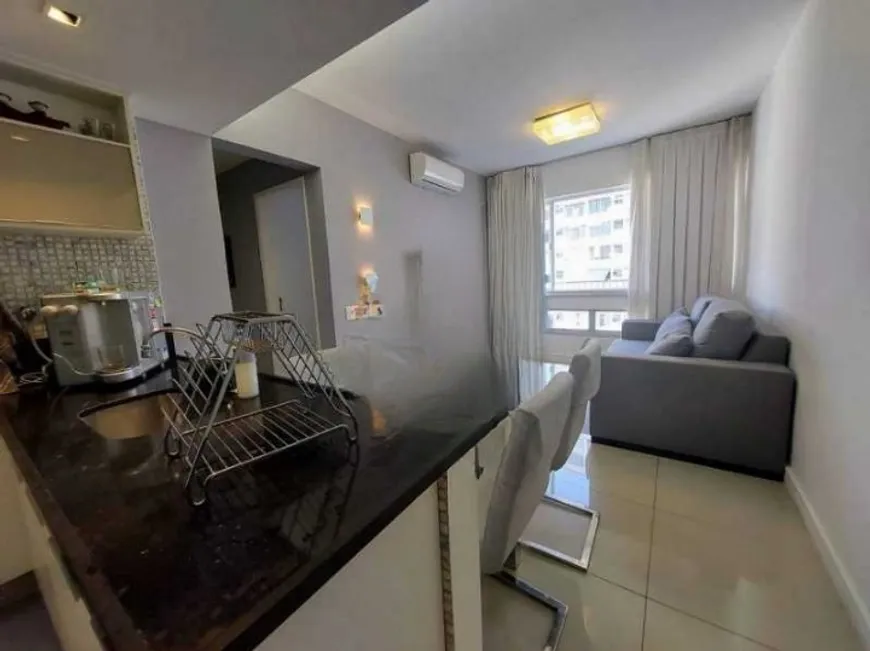 Foto 1 de Apartamento com 2 Quartos à venda, 60m² em Laranjeiras, Rio de Janeiro