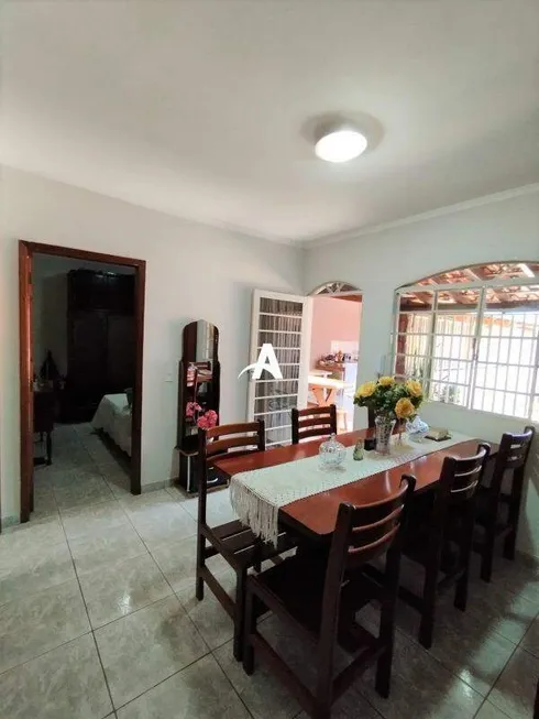 Foto 1 de Casa com 3 Quartos à venda, 119m² em Santa Rosa, Uberlândia