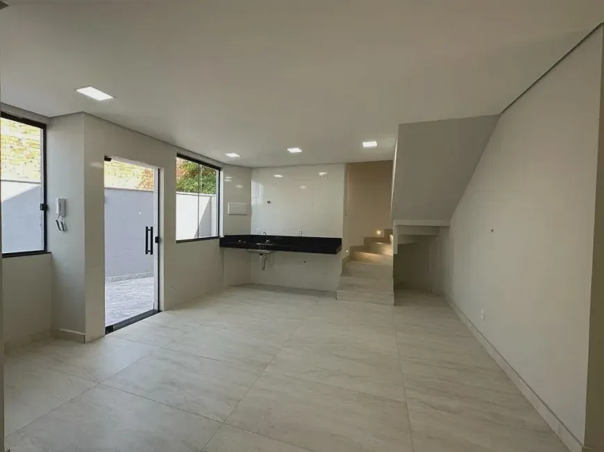 Foto 1 de Casa com 3 Quartos à venda, 95m² em Parque Xangri La, Contagem