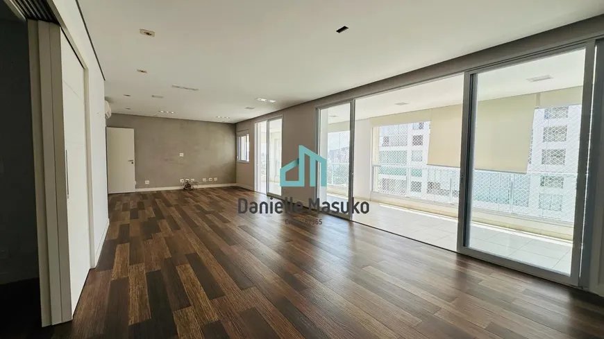 Foto 1 de Apartamento com 3 Quartos para alugar, 233m² em Campo Belo, São Paulo