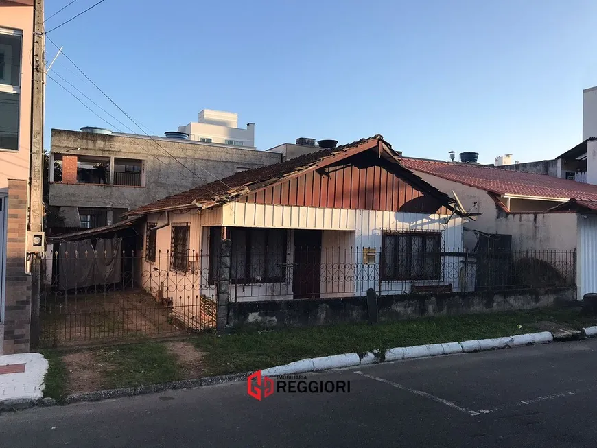 Foto 1 de Lote/Terreno à venda, 250m² em Nacoes, Balneário Camboriú