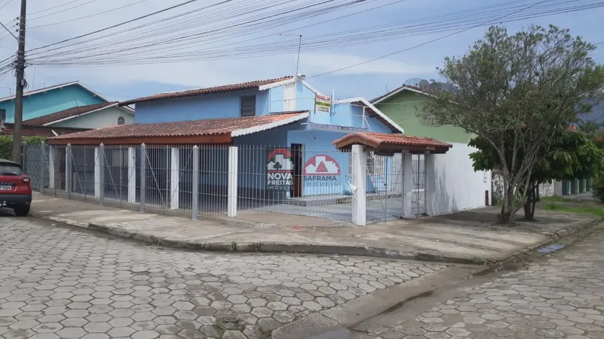 Foto 1 de Casa com 2 Quartos à venda, 382m² em Martim de Sa, Caraguatatuba