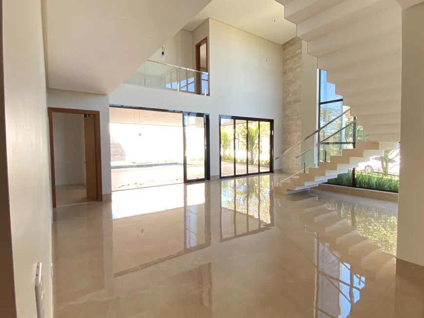 Foto 1 de Casa de Condomínio com 5 Quartos à venda, 750m² em Residencial Alphaville Flamboyant, Goiânia