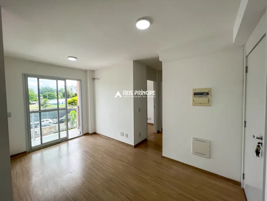 Foto 1 de Apartamento com 2 Quartos para alugar, 52m² em Marechal Hermes, Rio de Janeiro